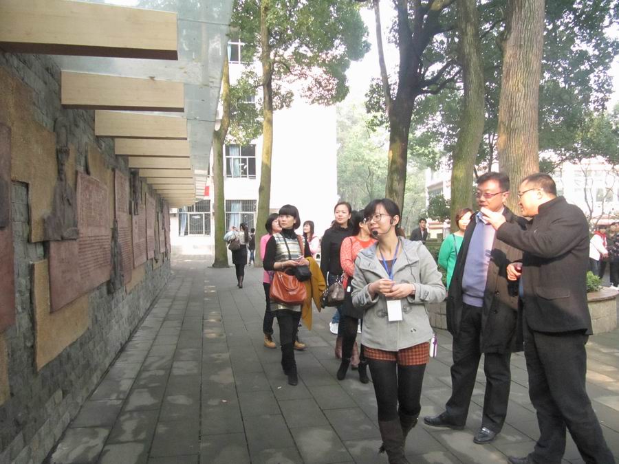 \\"参观校园.jpg"