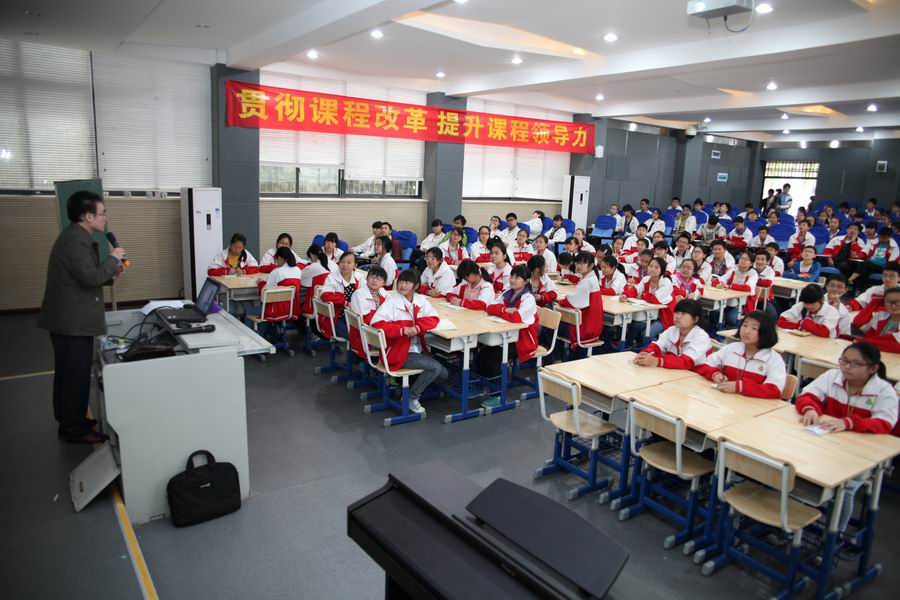 \\"潘良枳教授奖重庆抗战的地位和作用.jpg"