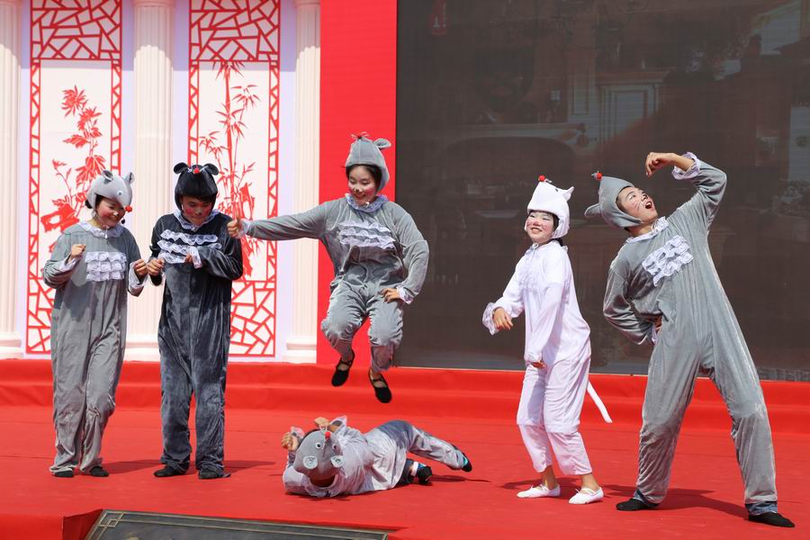 \\"学生舞台剧表演.jpg"
